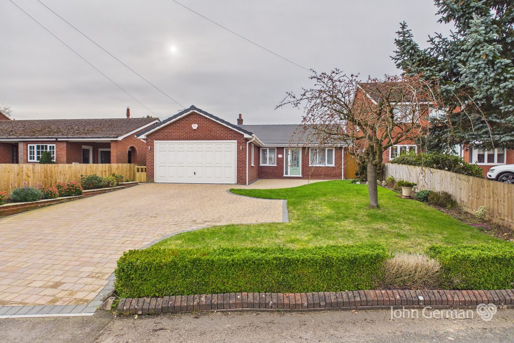 2 bedroom Detached house For Sale