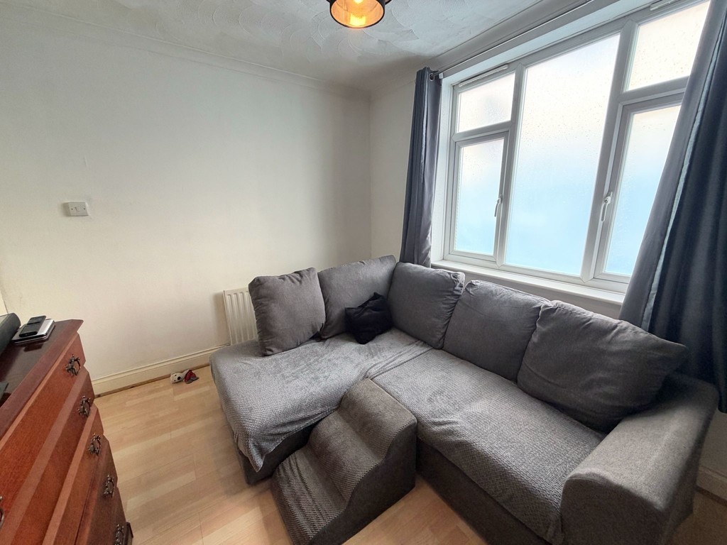 2 bedroom Semi-detached house To Let