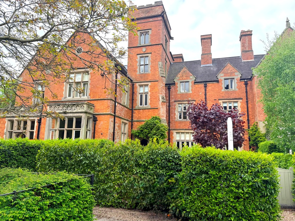 4 bedroom Manor House For Sale