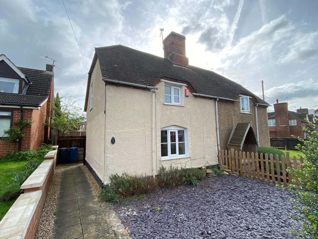 2 bedroom Semi-detached house To Let