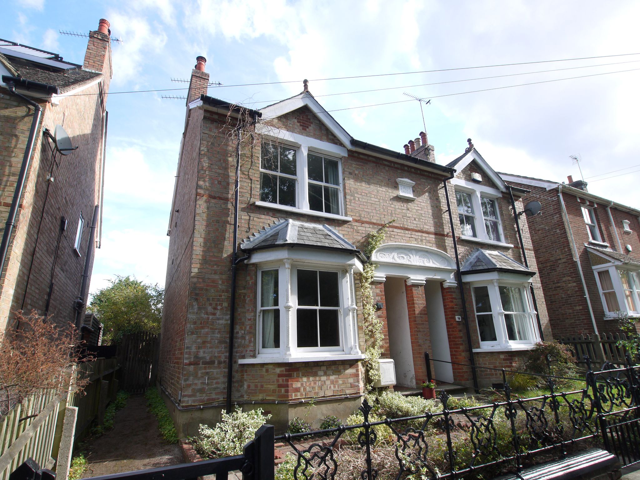 3 bedroom Semi-detached house For Sale
