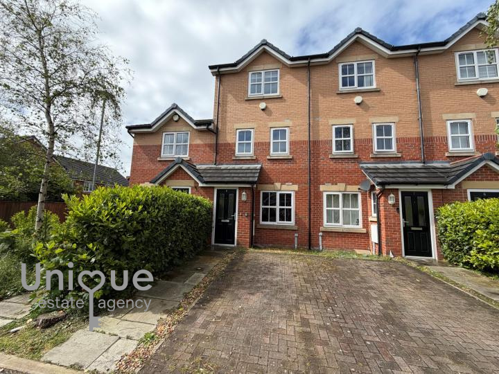 4 bedroom Terraced House To Let
