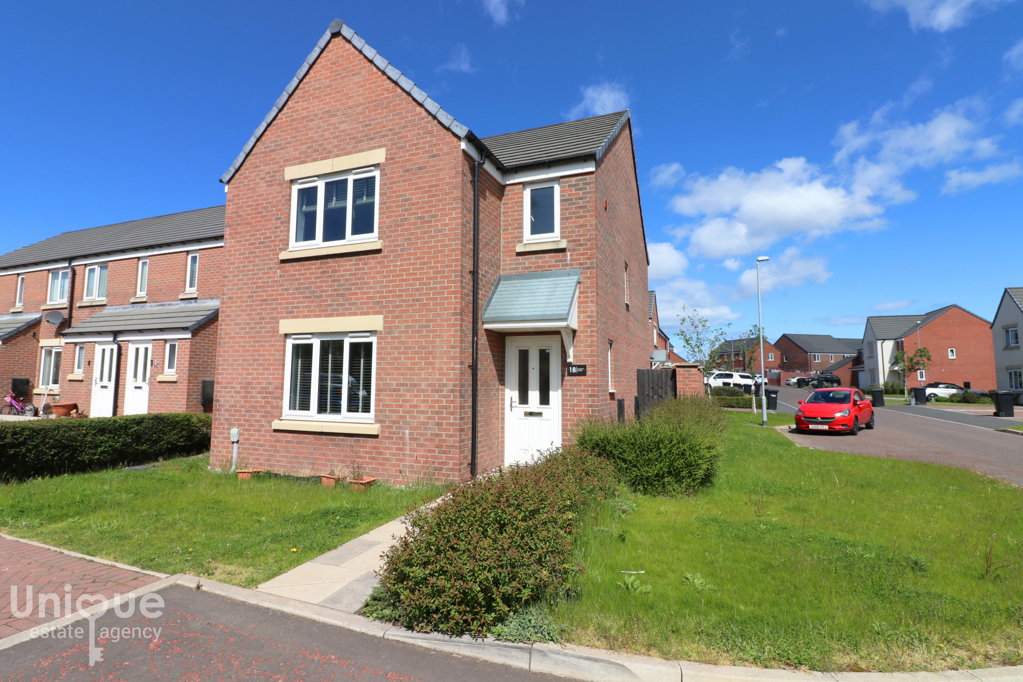 3 bedroom Link detached house For Sale