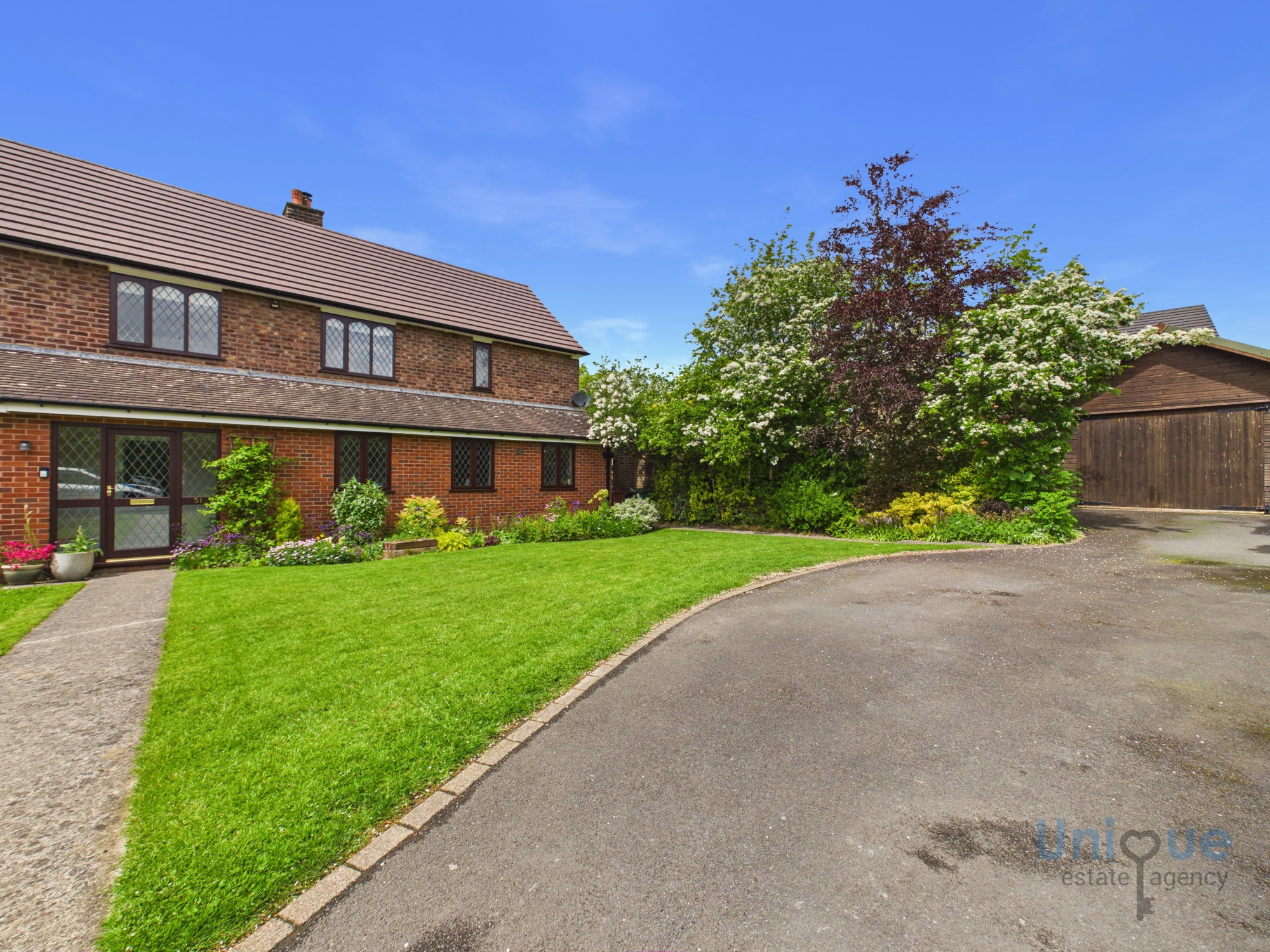 4 bedroom Semi-detached house Under Offer