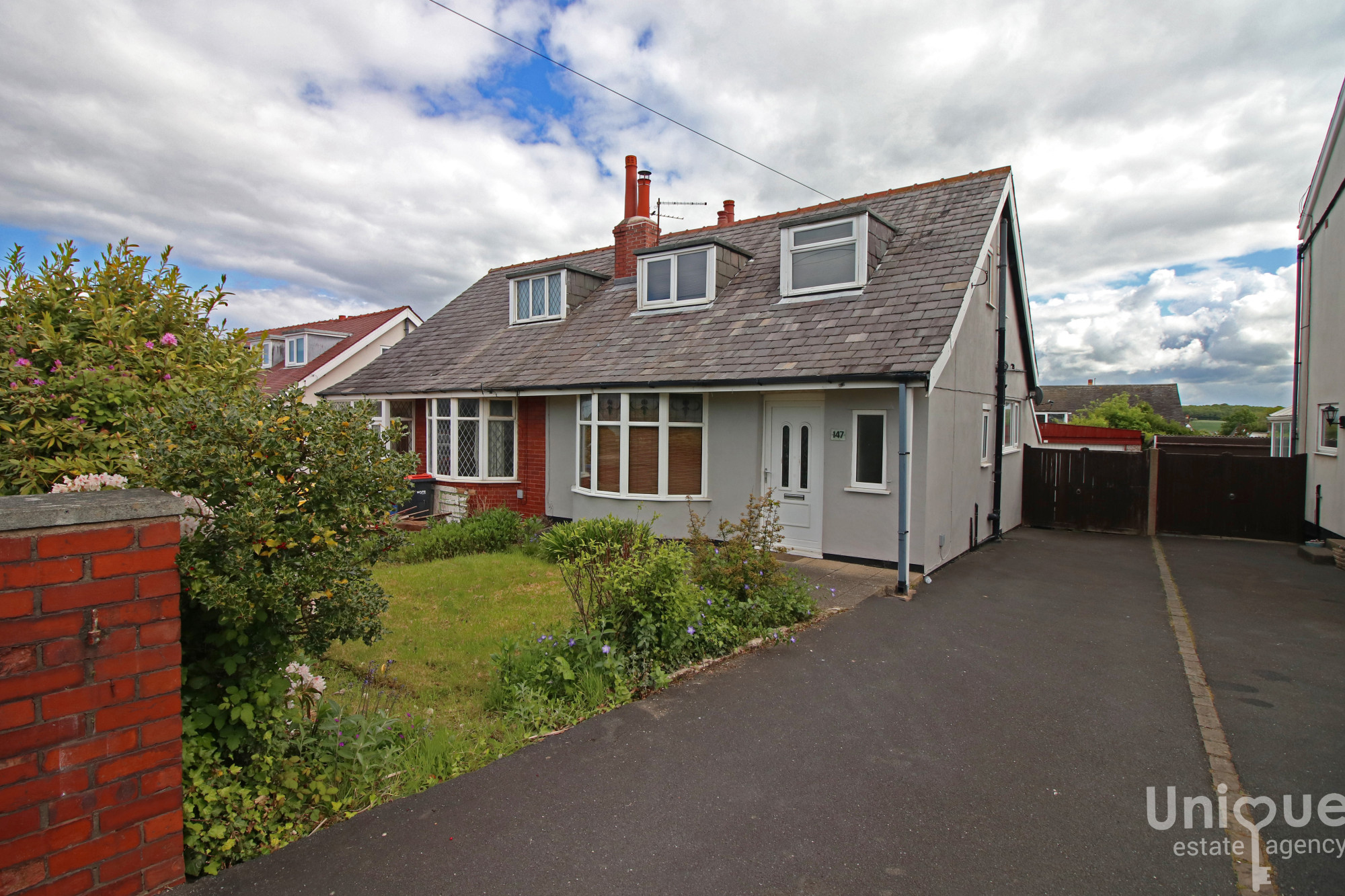 2 bedroom Link detached house For Sale
