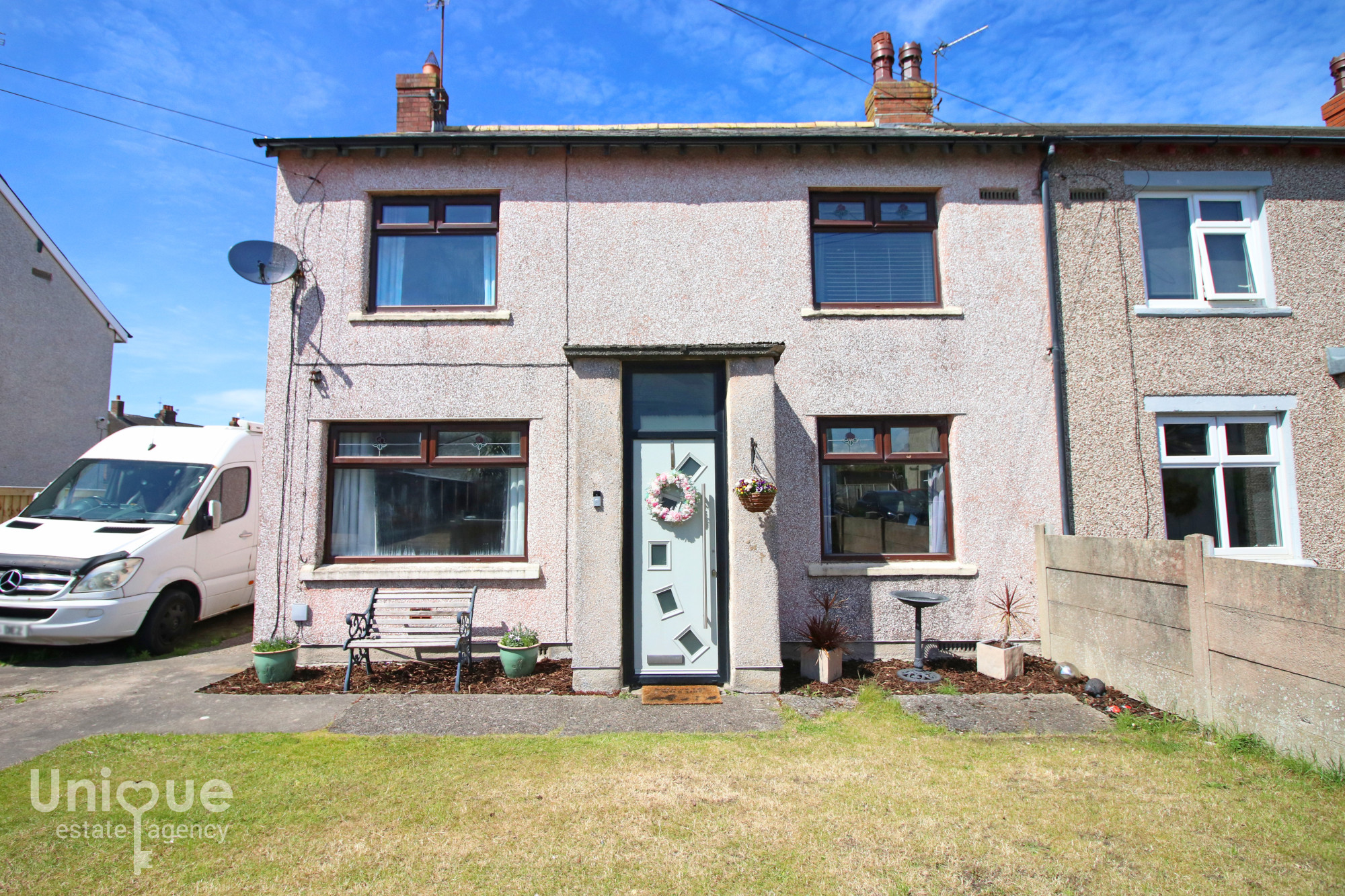 3 bedroom Semi-detached house Under Offer