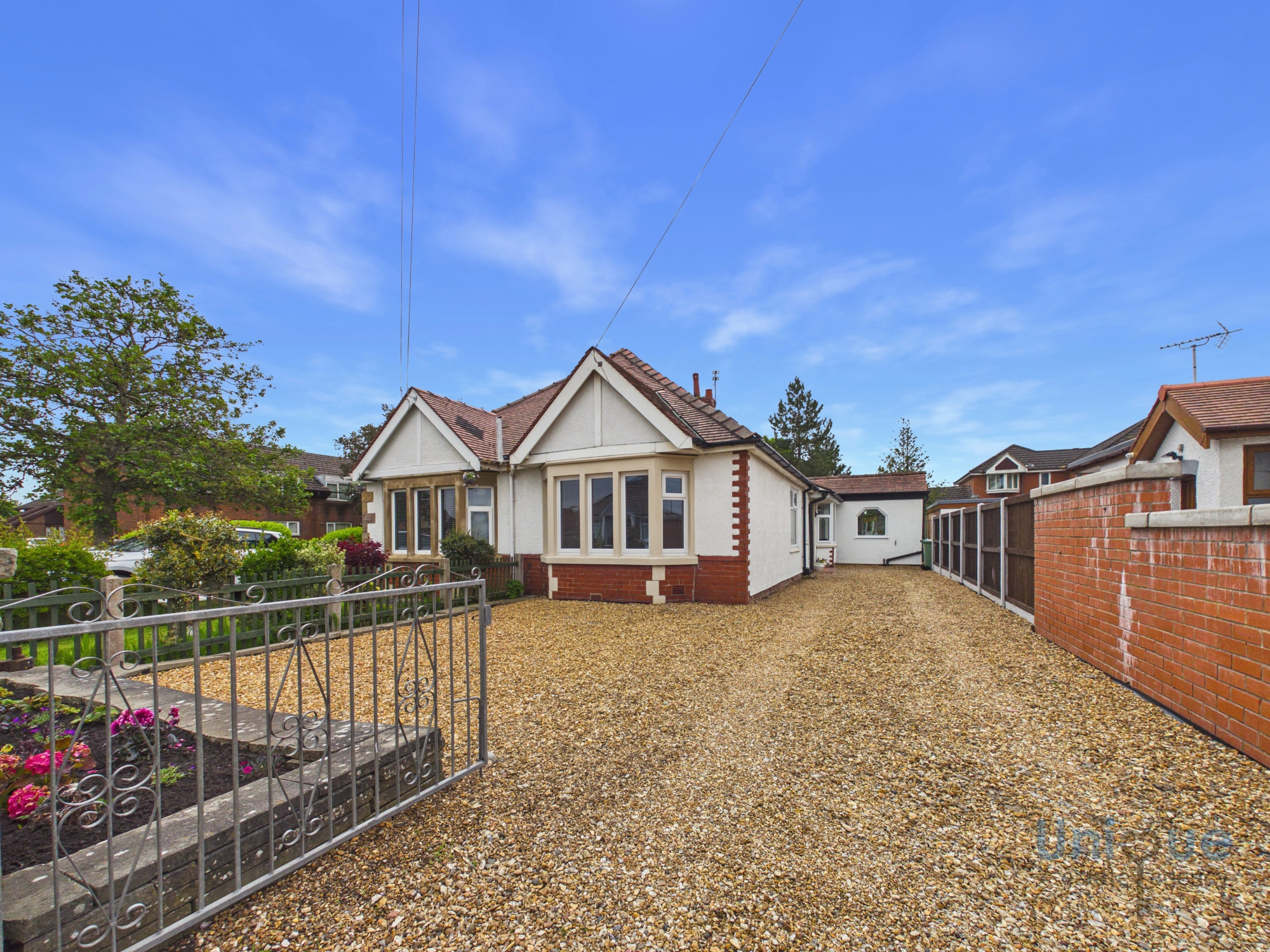 2 bedroom Link detached house For Sale