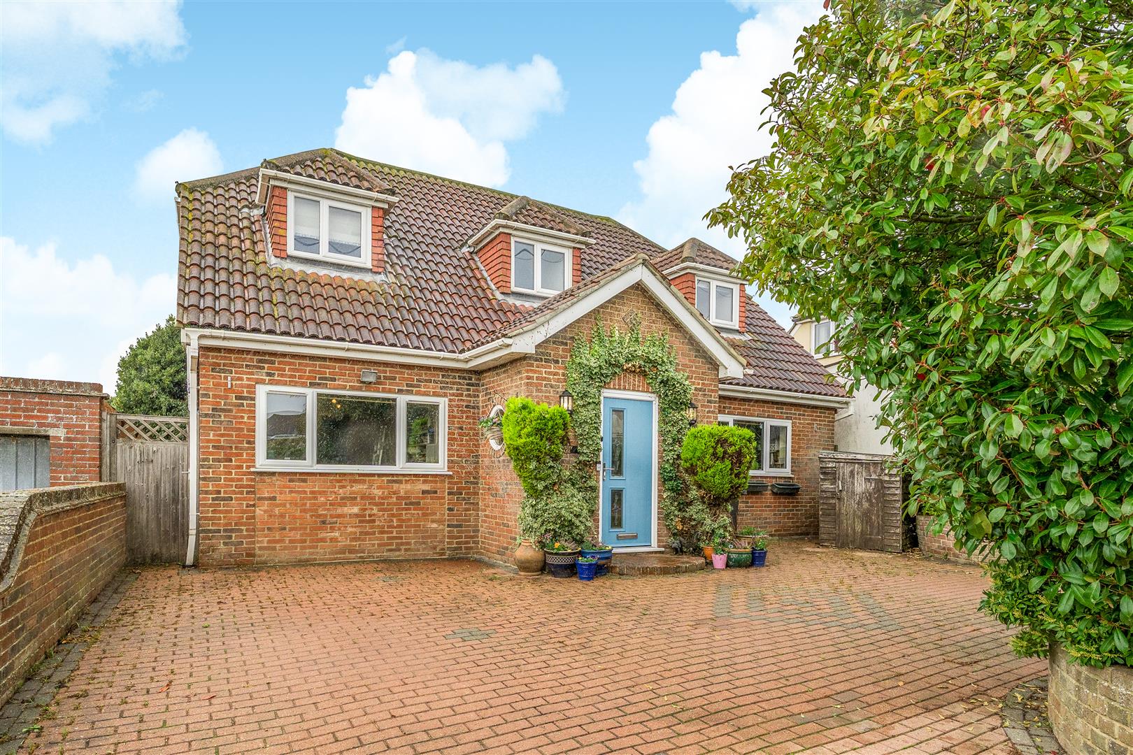 4 bedroom Detached house Under Offer