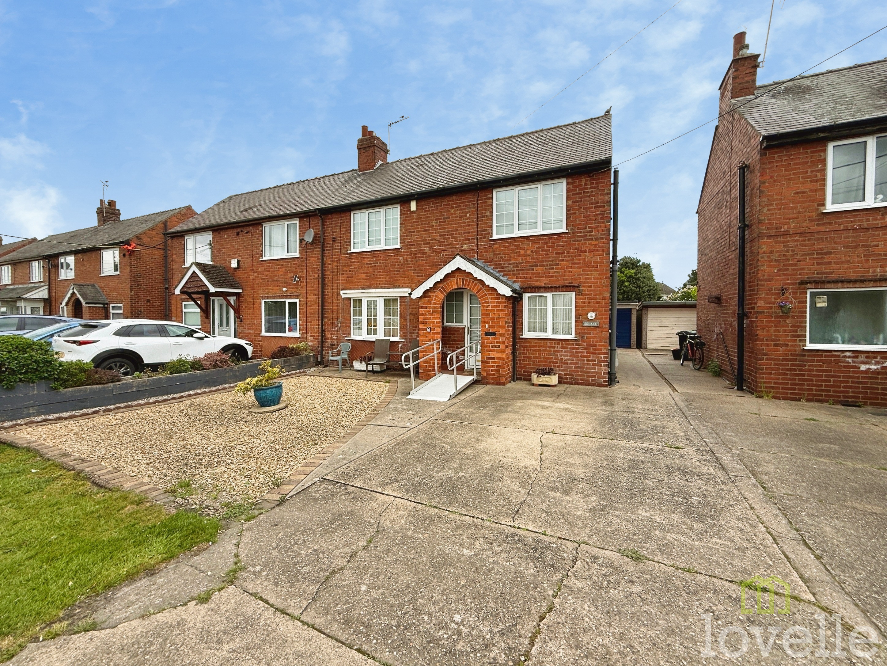 3 bedroom Semi-detached house For Sale