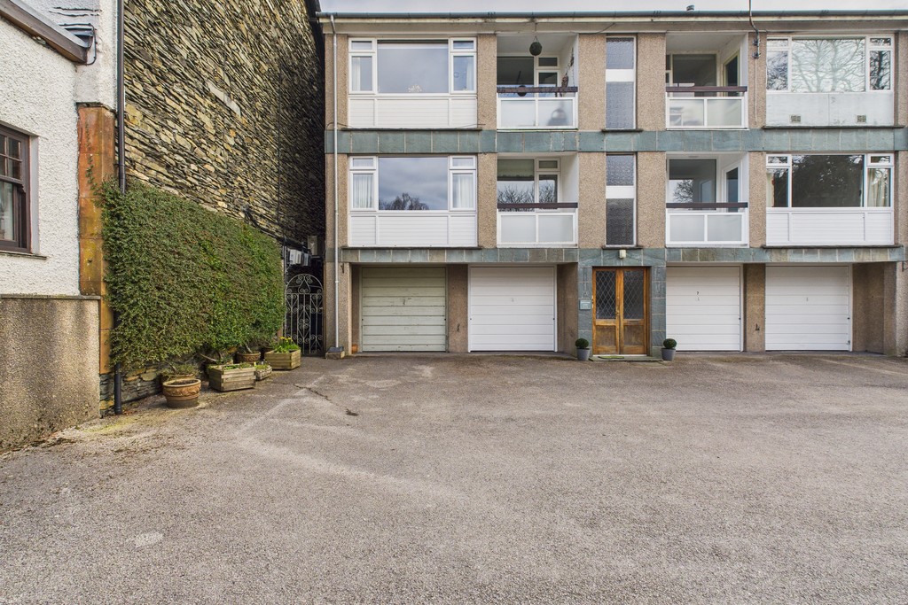 2 bedroom Block of Apartments To Let