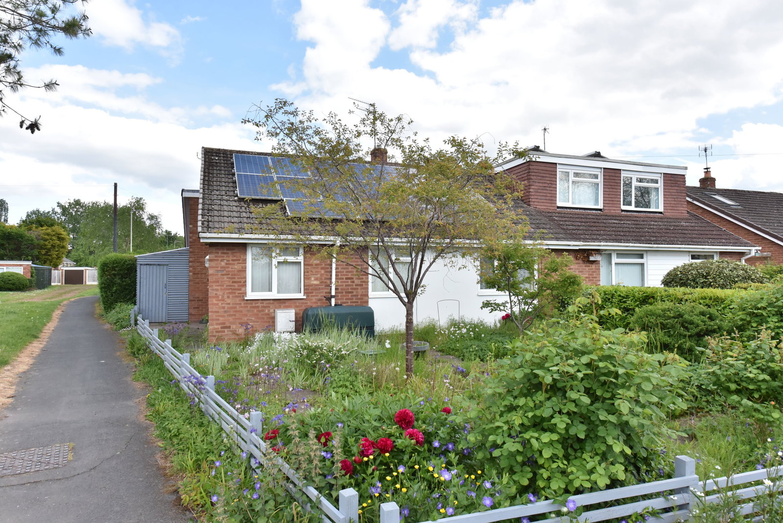 3 bedroom Detached bungalow Under Offer