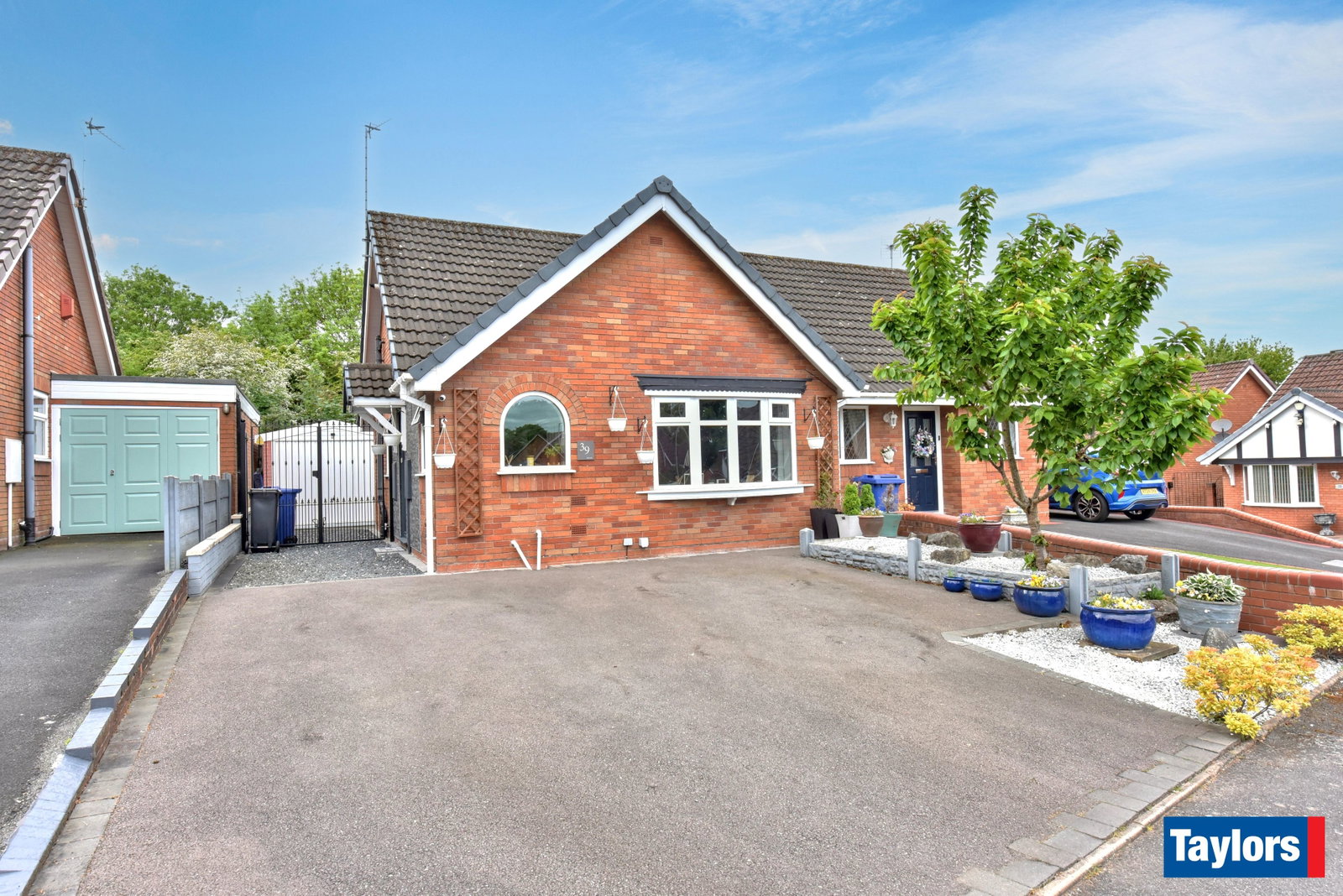 2 bedroom Detached bungalow For Sale