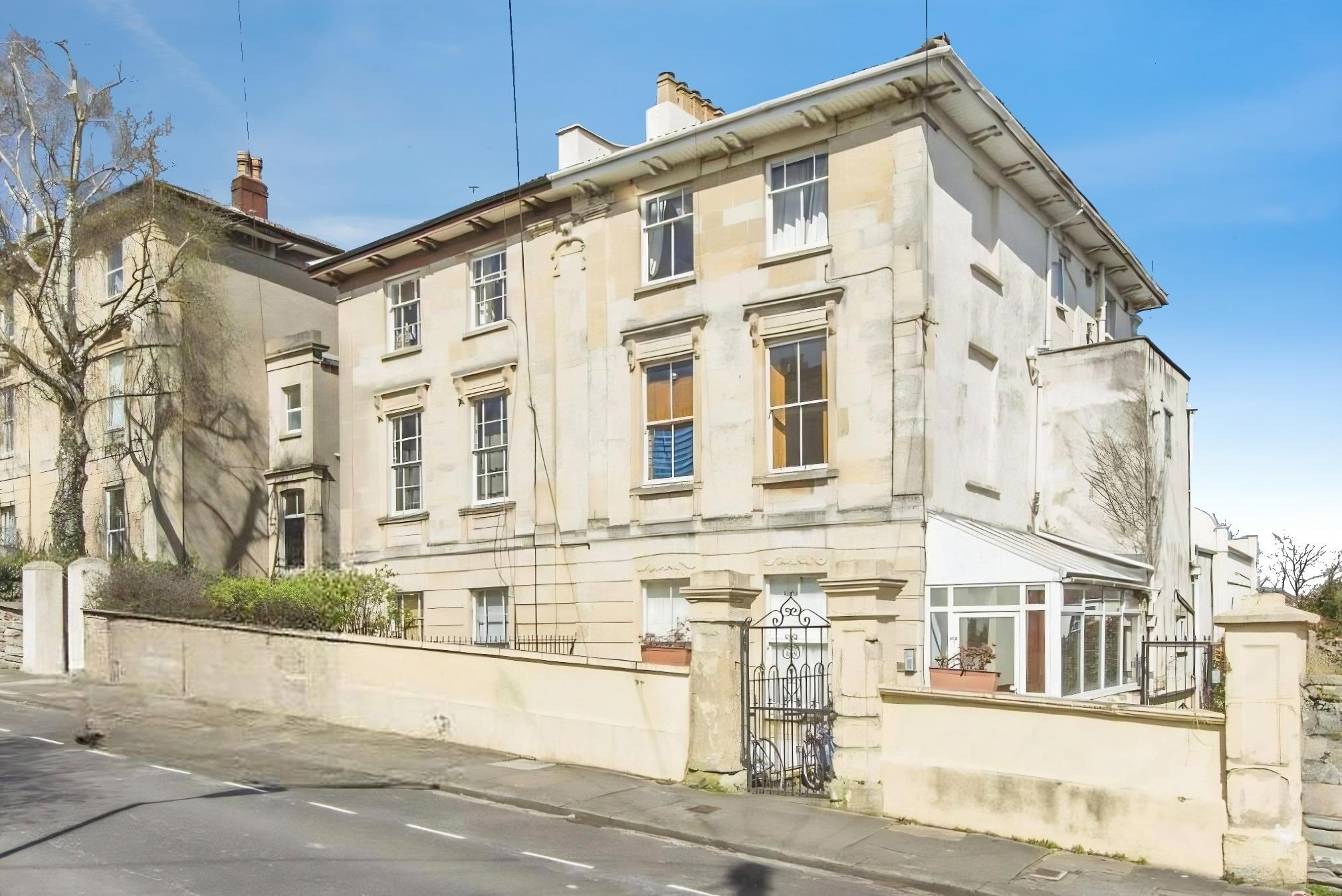 2 bedroom Flat To Let