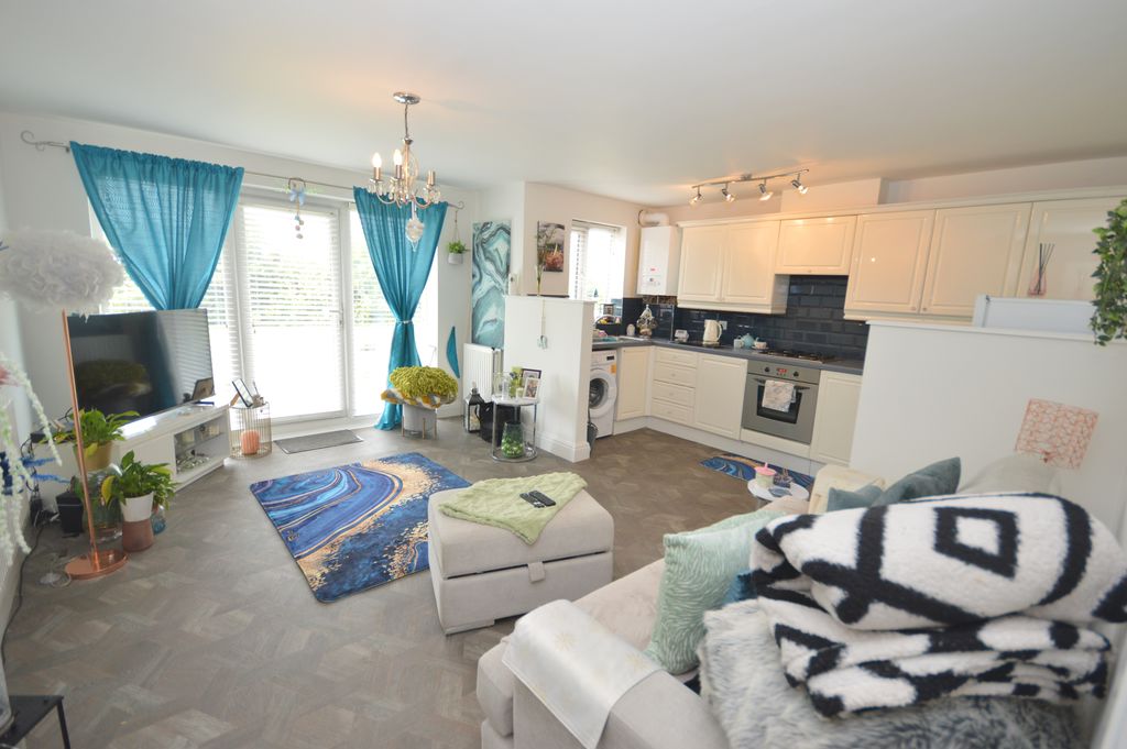 2 bedroom Ground floor flat For Sale