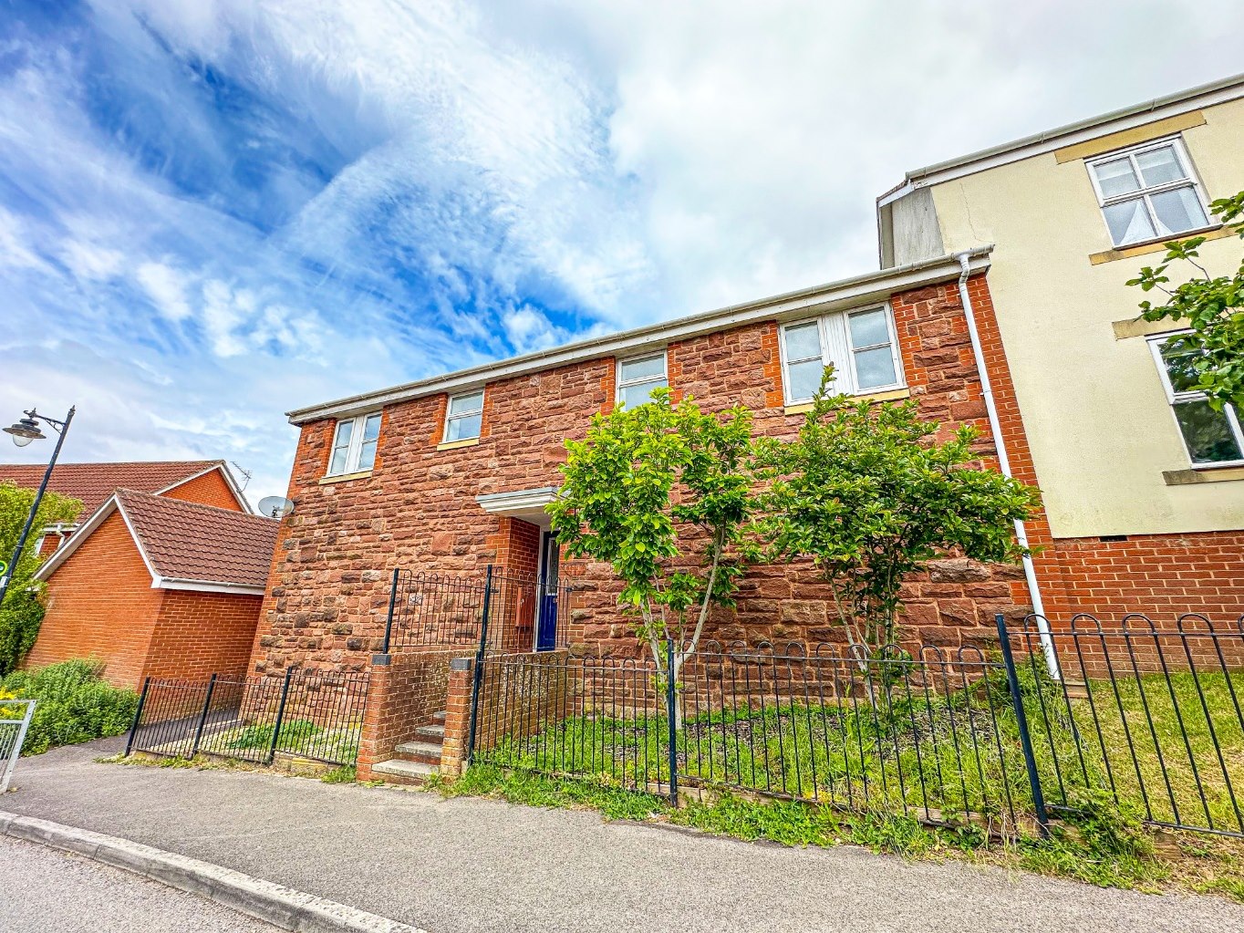 2 bedroom House (unspecified) For Sale