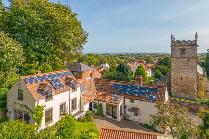 5 bedroom Cottage For Sale