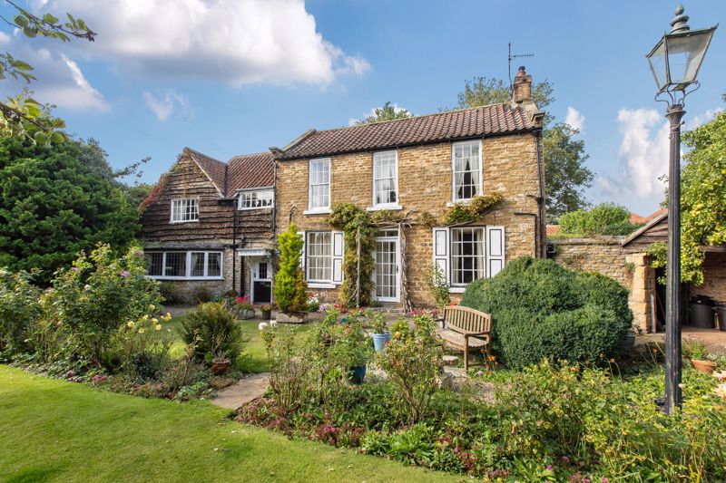 3 bedroom Cottage For Sale