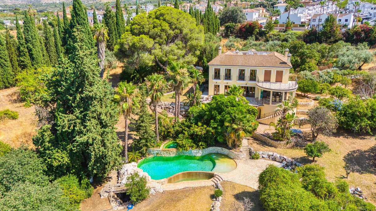 6 bedroom Villa For Sale