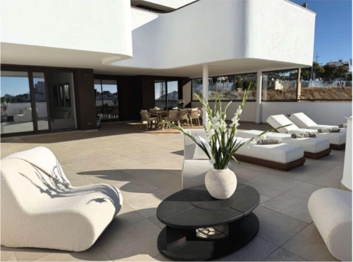 3 bedroom Apartment For Sale