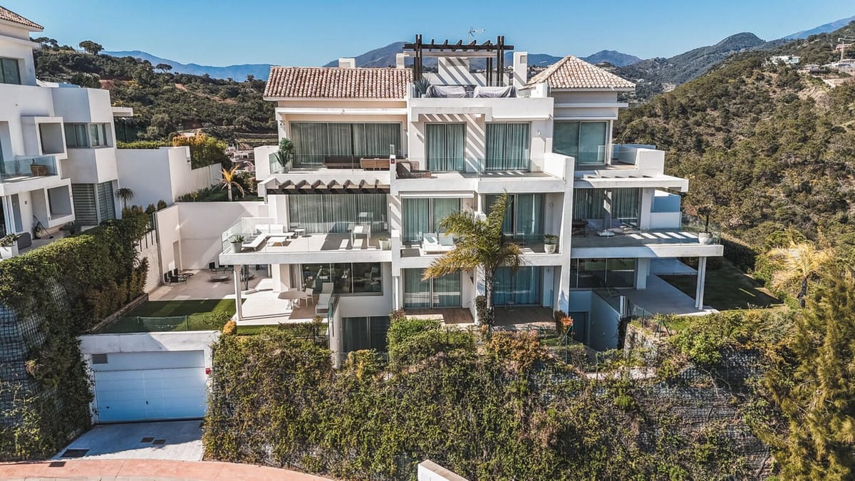 3 bedroom Apartment For Sale