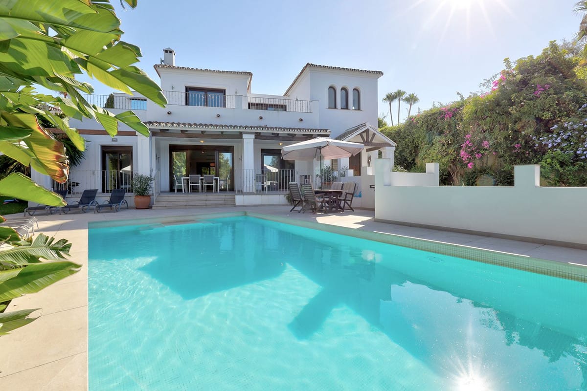 5 bedroom Villa For Sale