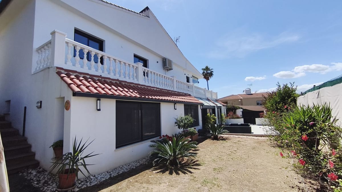 6 bedroom Villa For Sale