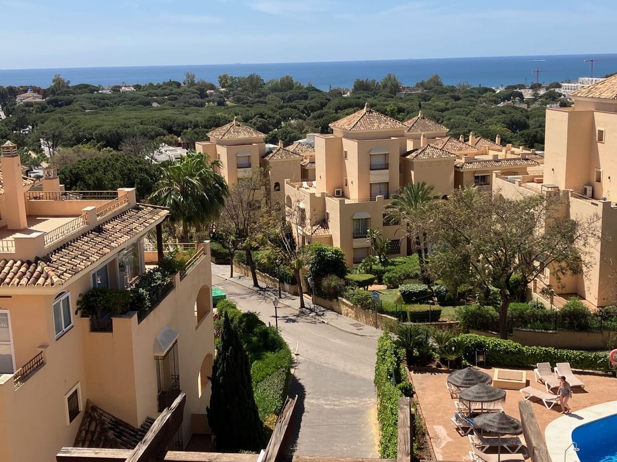 4 bedroom Apartment For Sale