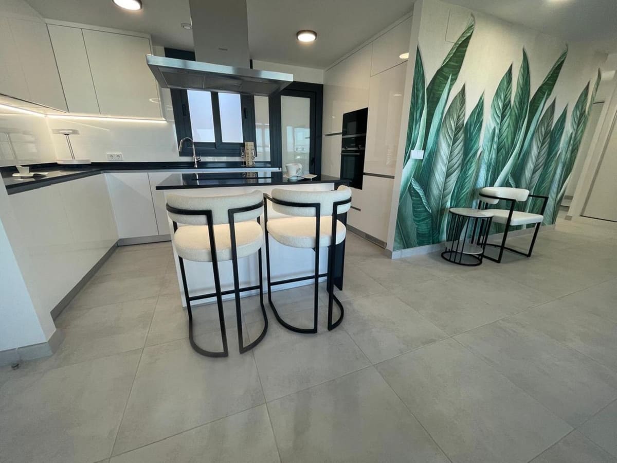 3 bedroom Apartment For Sale