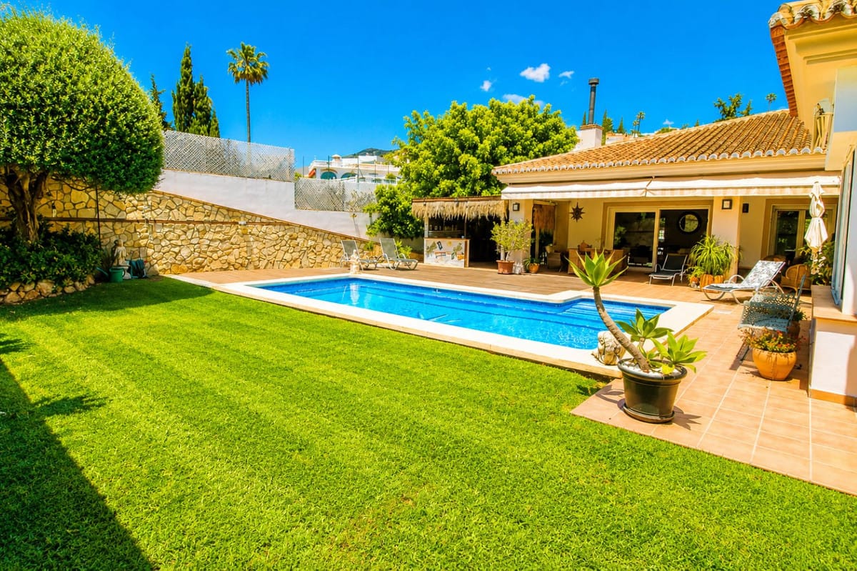 6 bedroom Villa For Sale