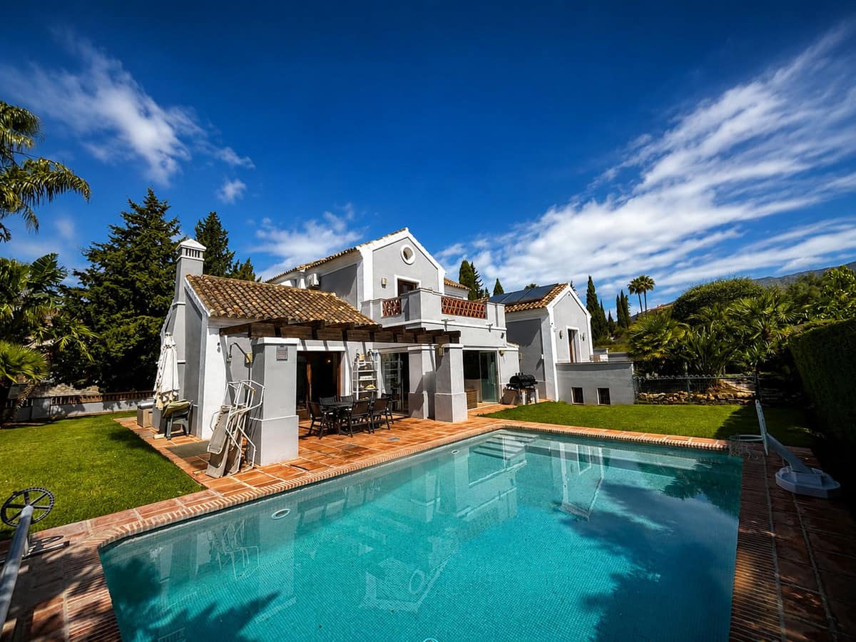 5 bedroom Villa For Sale
