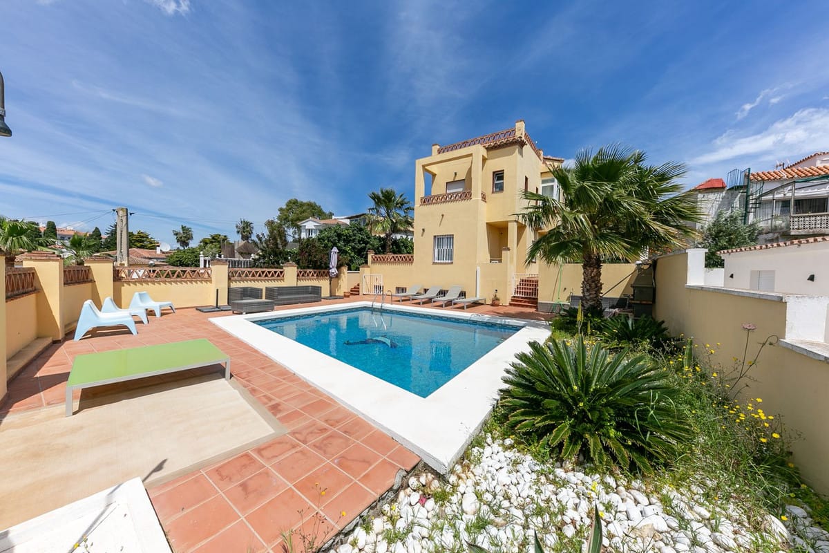 5 bedroom Villa For Sale