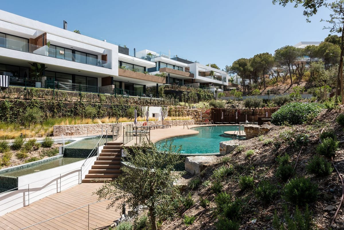 3 bedroom Apartment For Sale