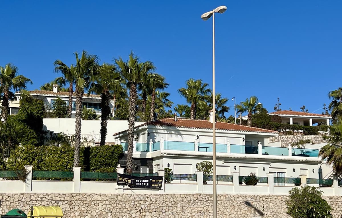 5 bedroom Villa For Sale