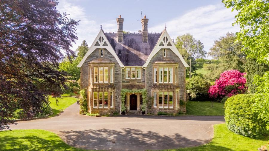 9 bedroom Property For Sale