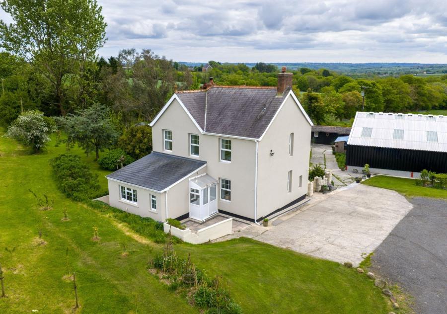 3 bedroom Property For Sale