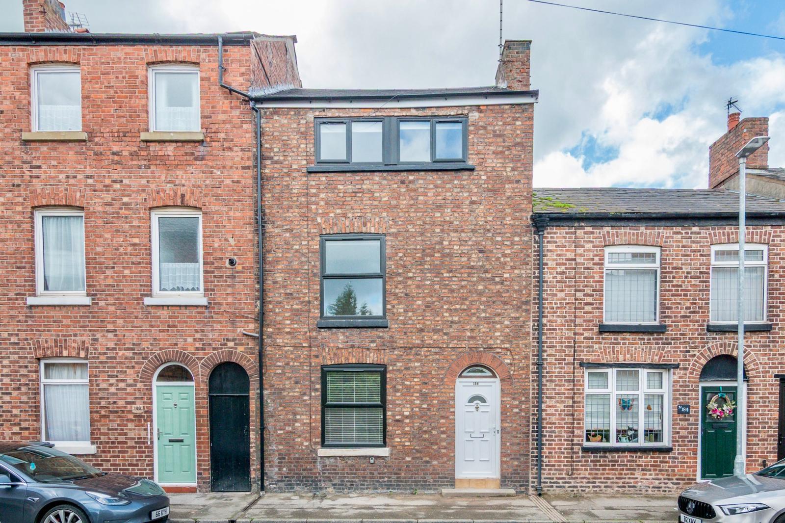 4 bedroom Terraced House For Sale