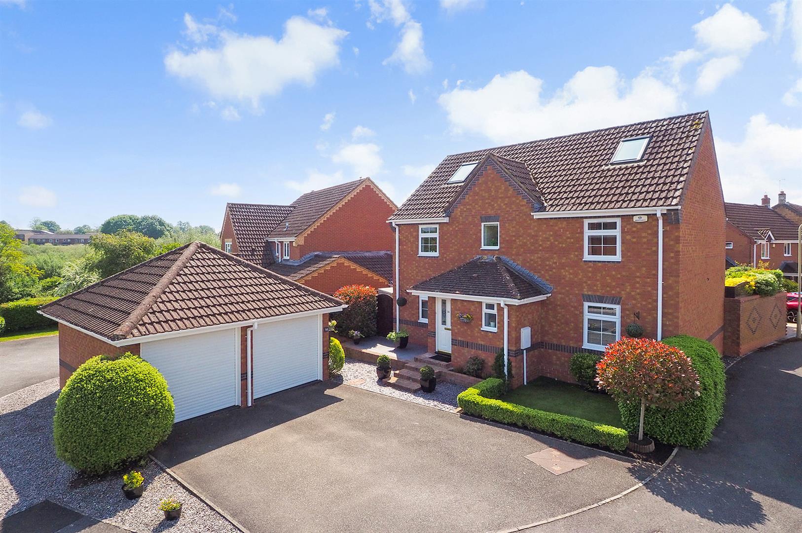 4 bedroom Detached house Under Offer