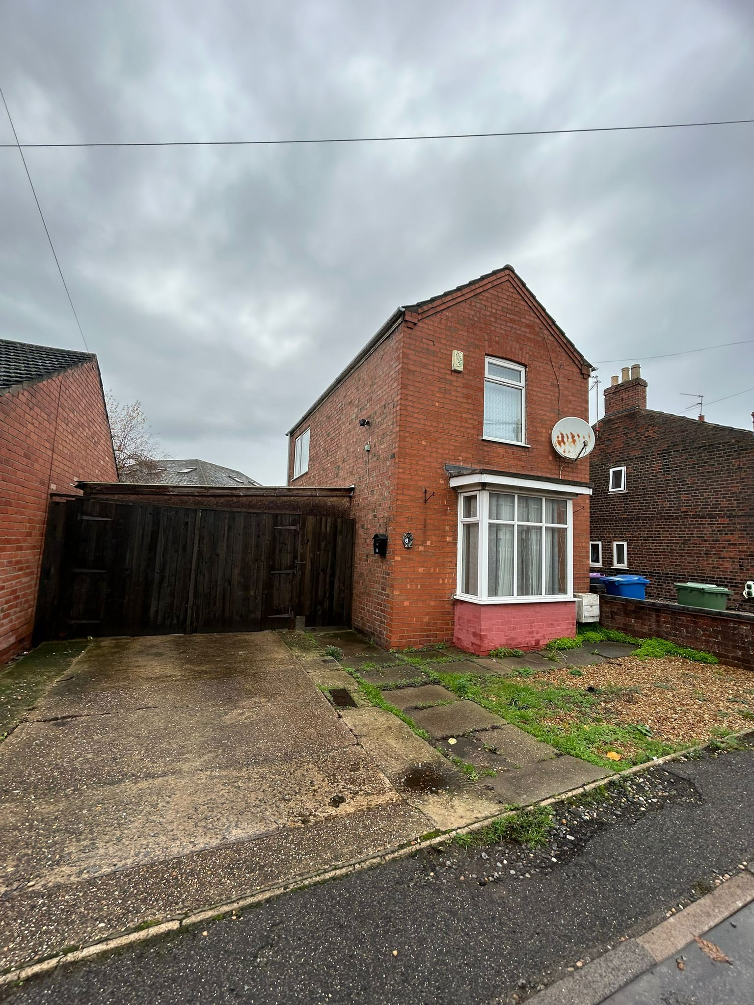 2 bedroom Detached house For Sale