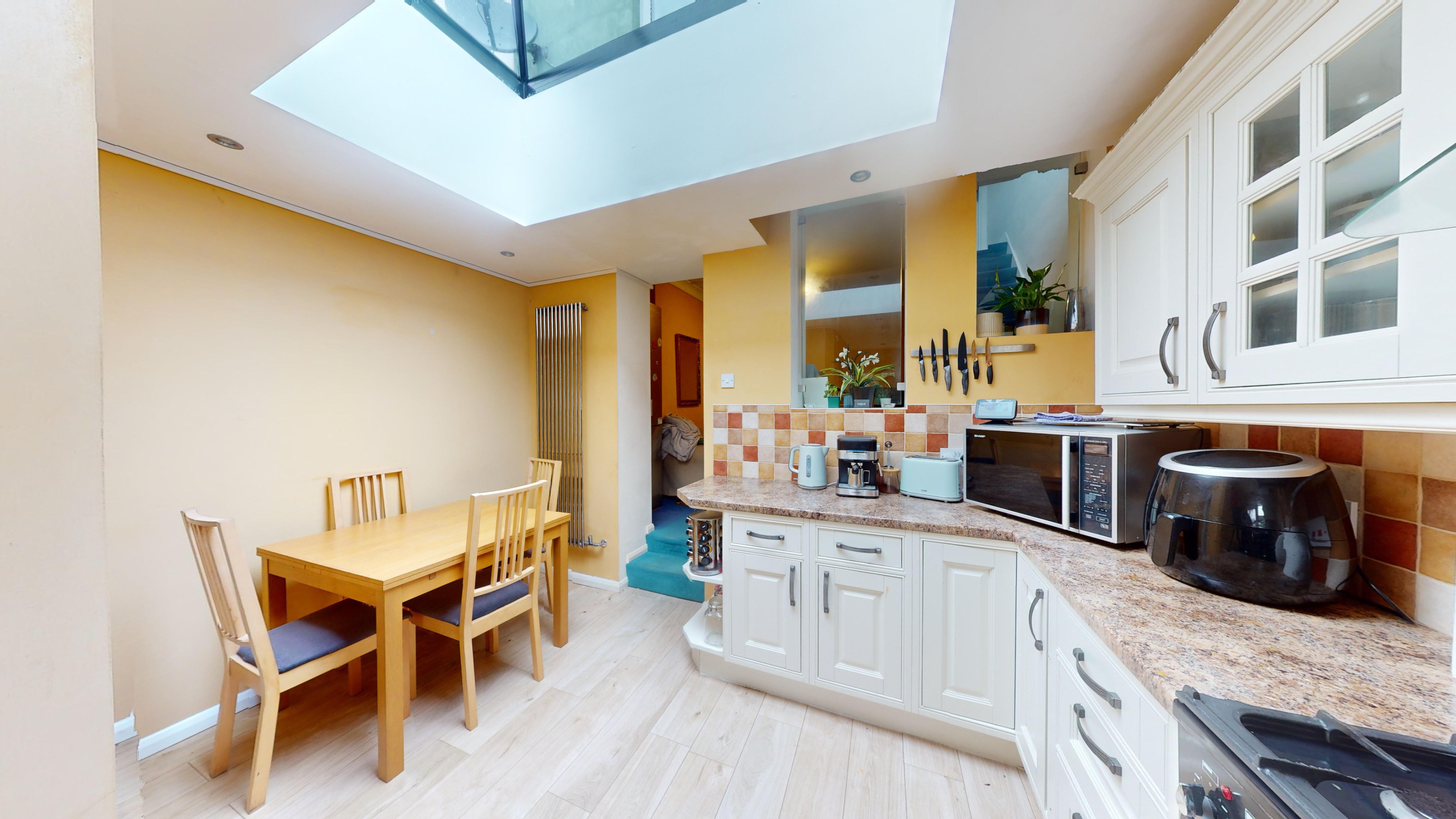 3 bedroom Terraced House To Let