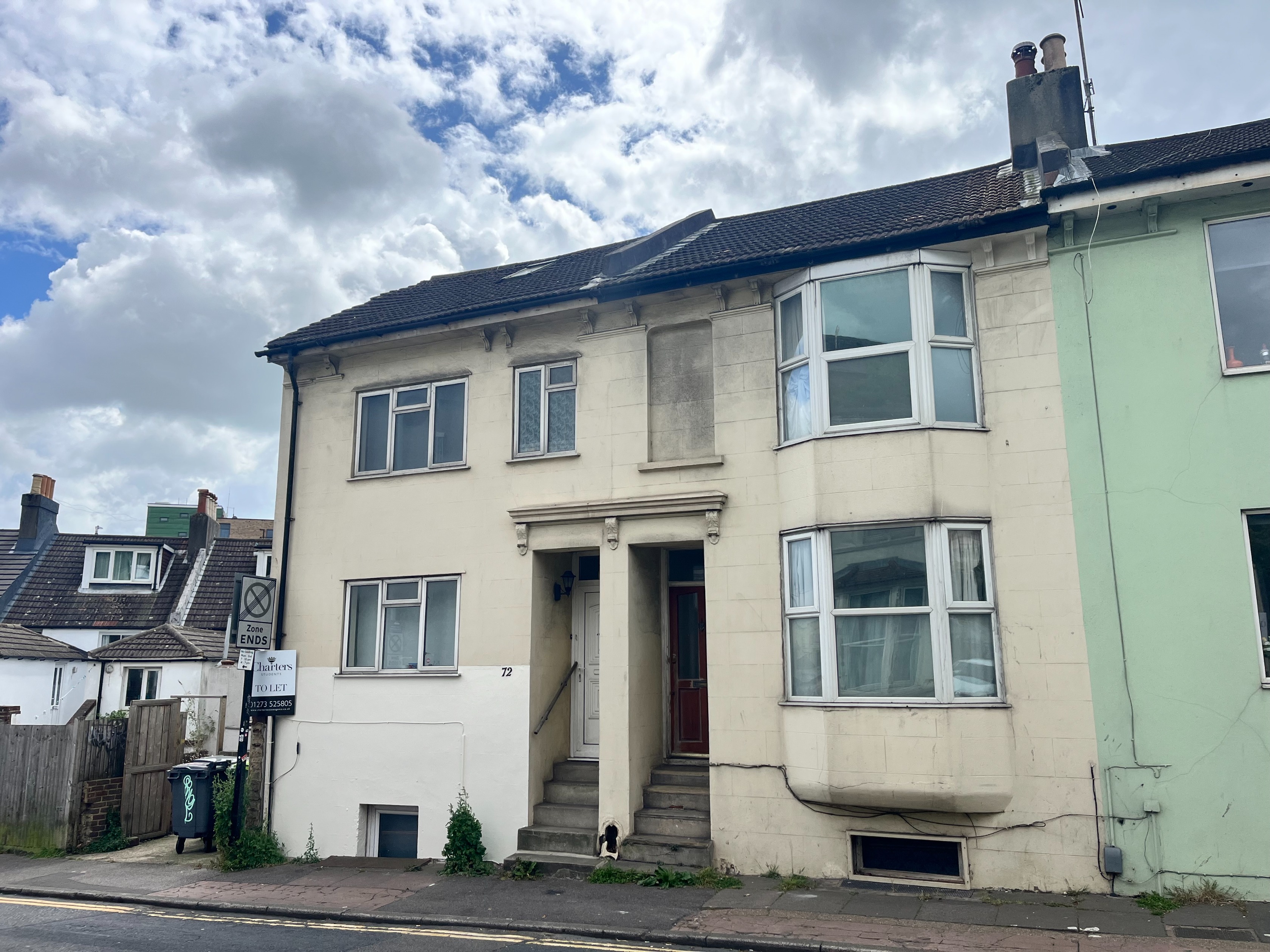 5 bedroom Semi-detached house To Let