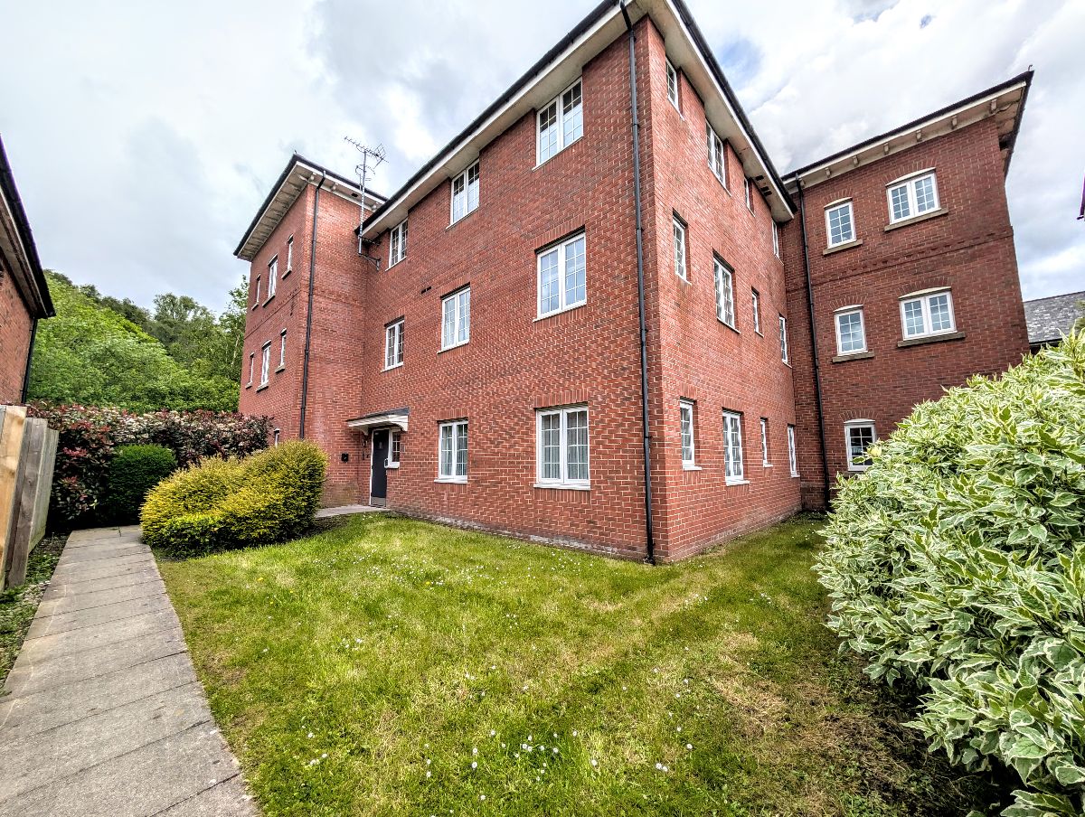 2 bedroom Apartment Under Offer