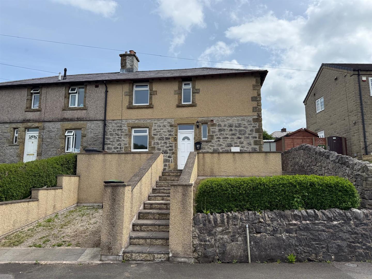 3 bedroom Semi-detached house To Let