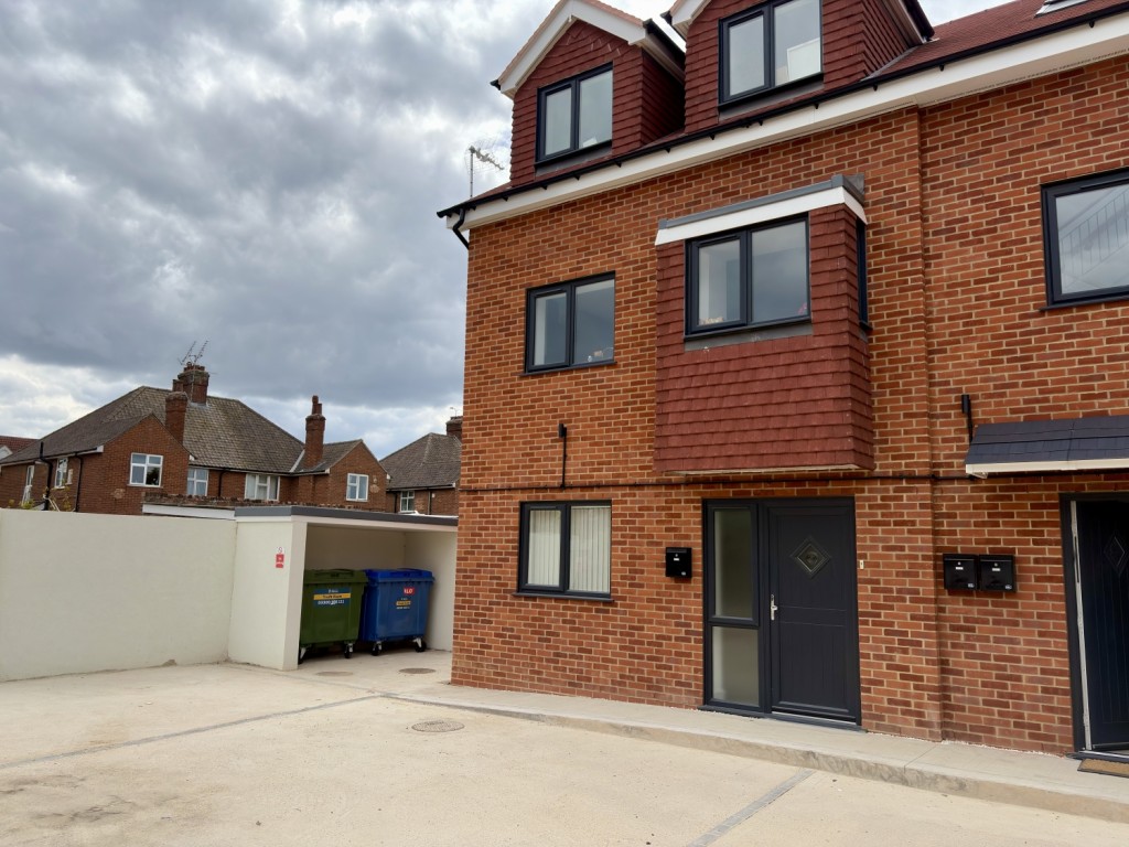 1 bedroom Flat To Let
