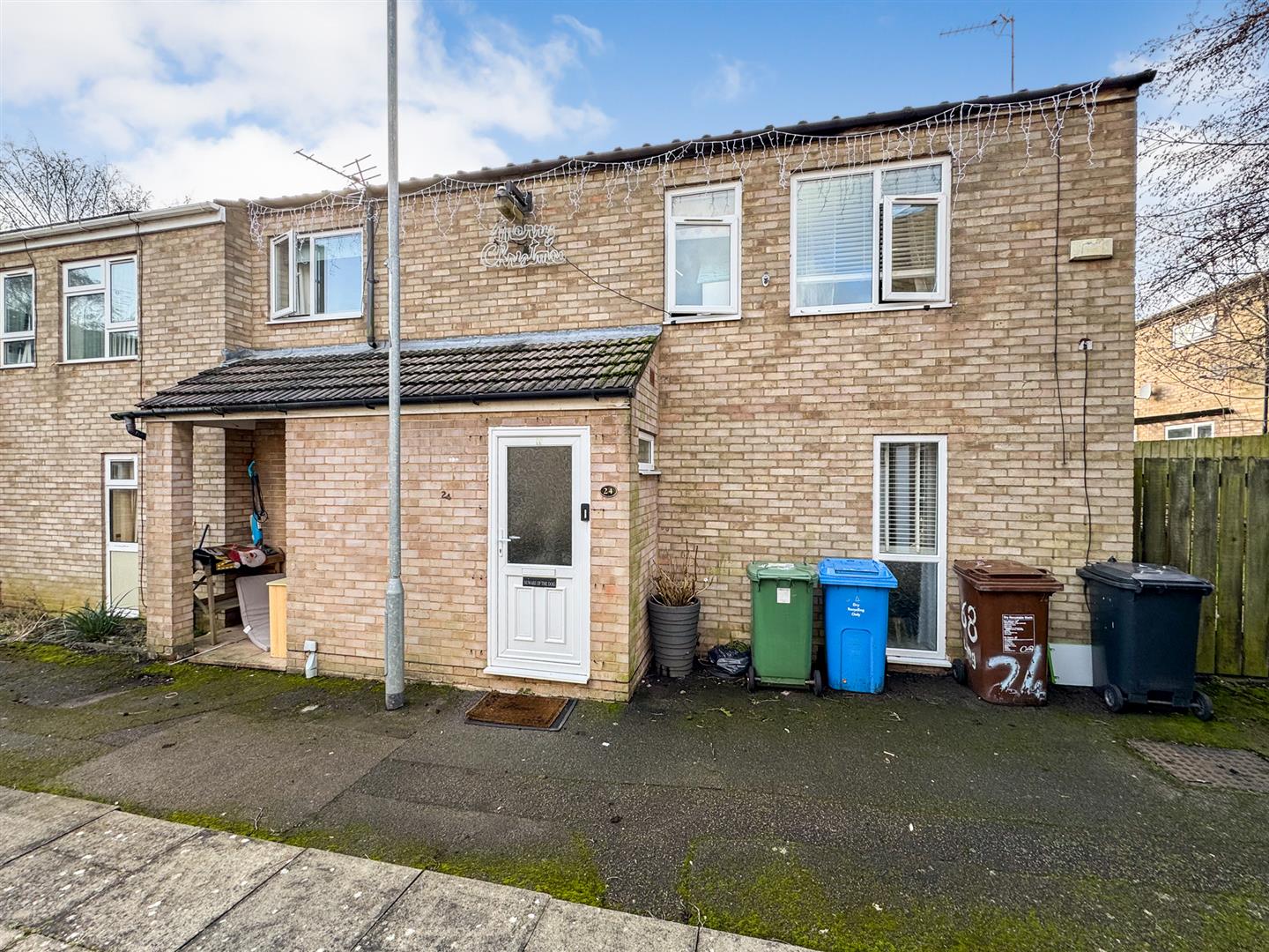3 bedroom Semi-detached house For Sale