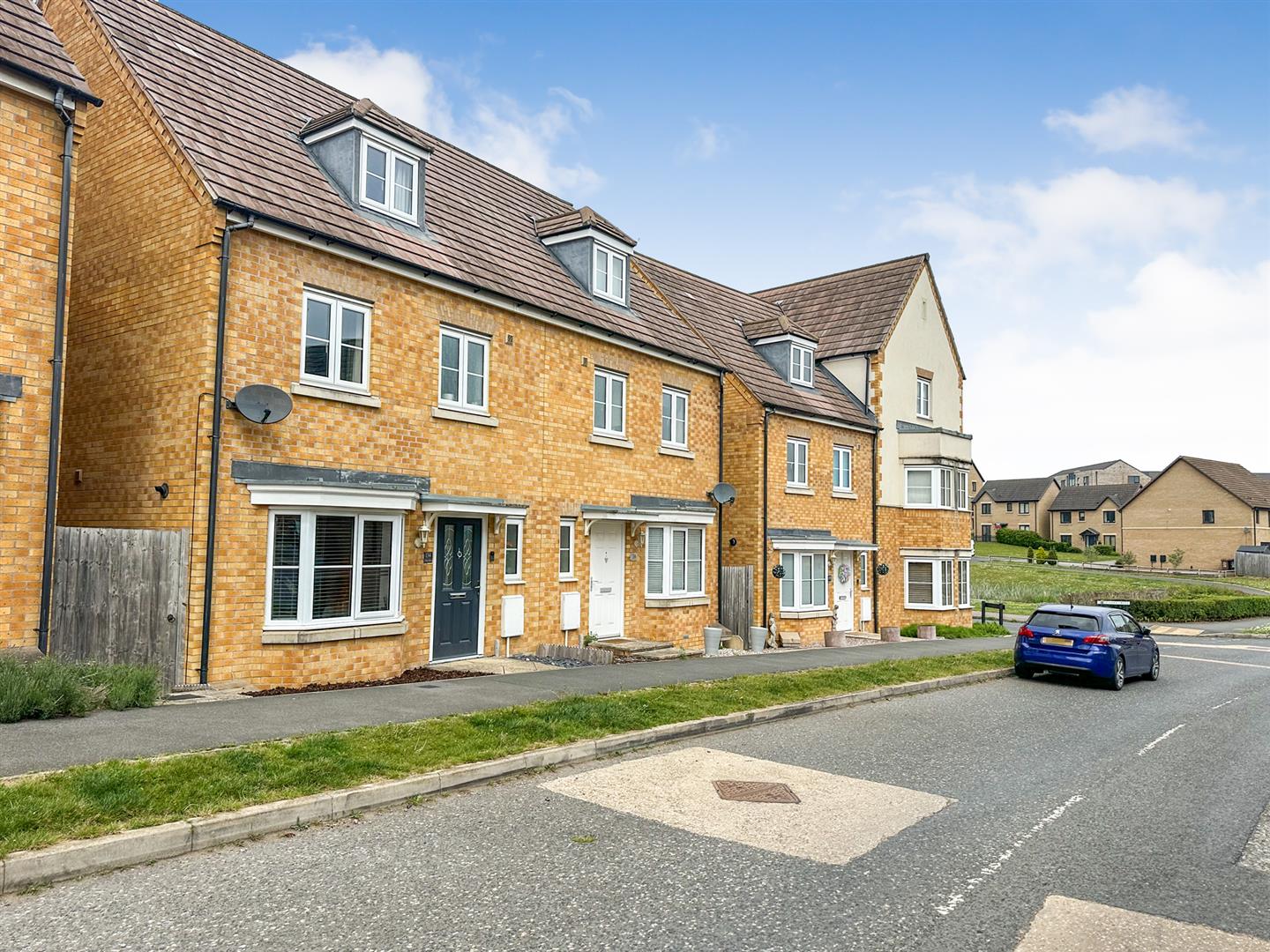 4 bedroom Semi-detached house For Sale