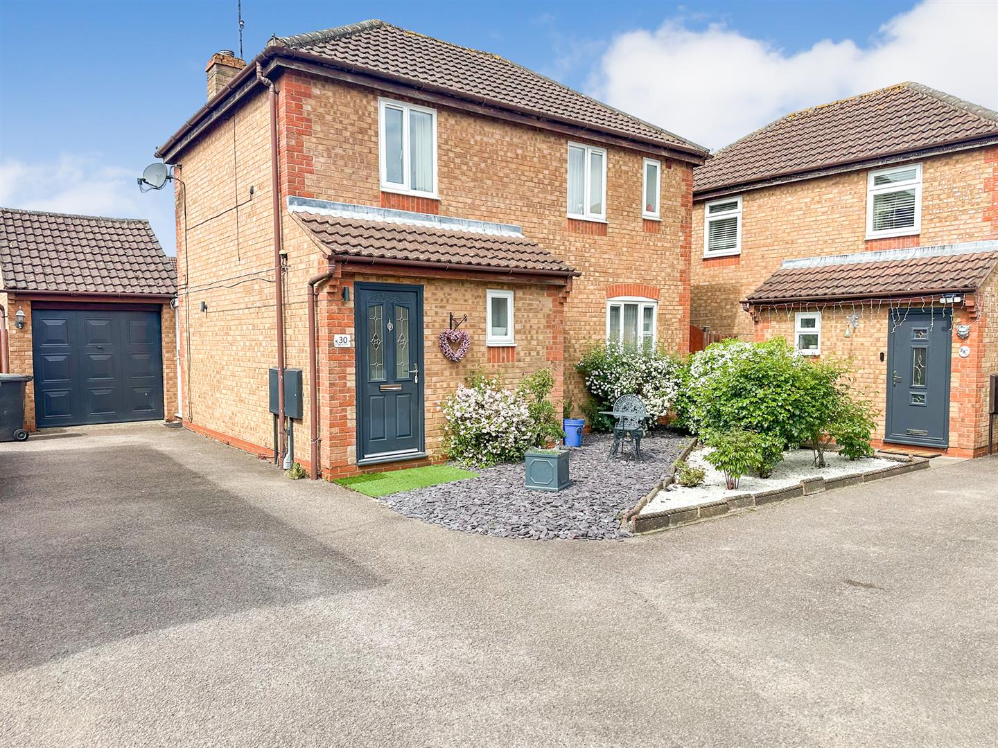 3 bedroom Detached house For Sale