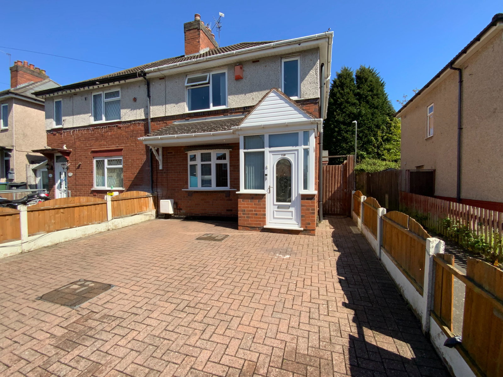 3 bedroom Semi-detached house For Sale