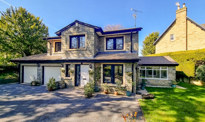 5 bedroom Detached house Under Offer