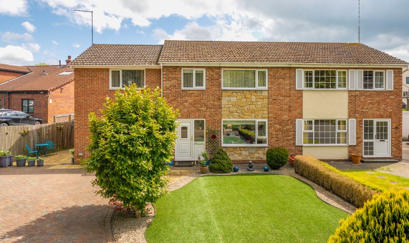 4 bedroom Semi-detached house Under Offer