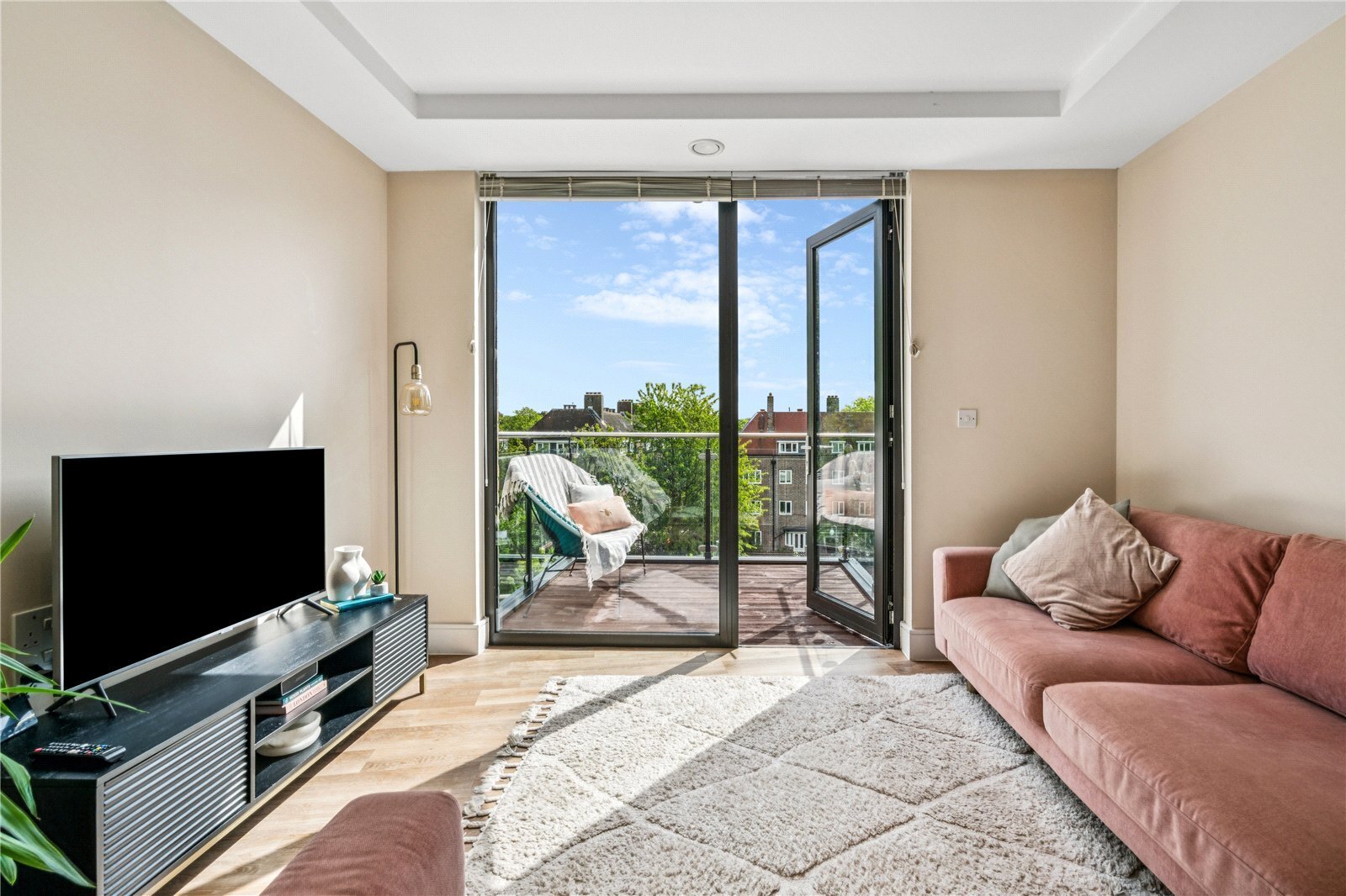 2 bedroom Flat For Sale